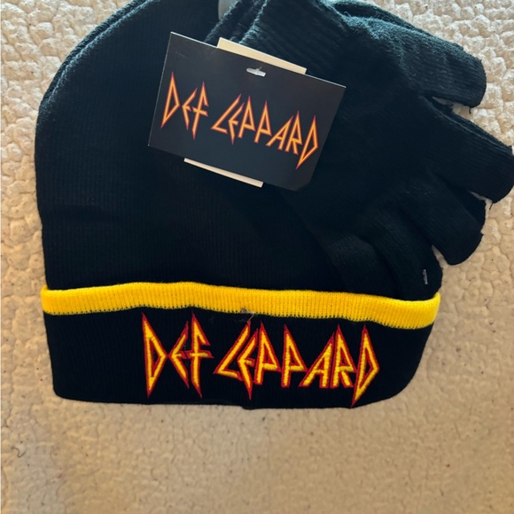 New Def Leppard Beanie & Glove Set - Picture 8 of 9